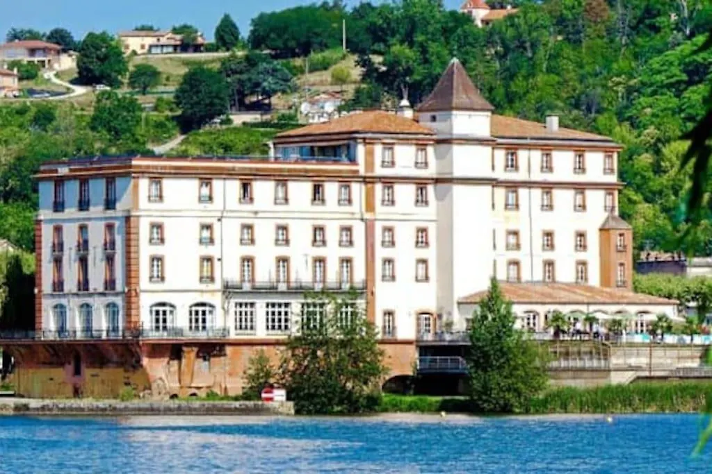 La Villa Des Muriers Tres Spacieuse Dans Un Environnement Calme Malause