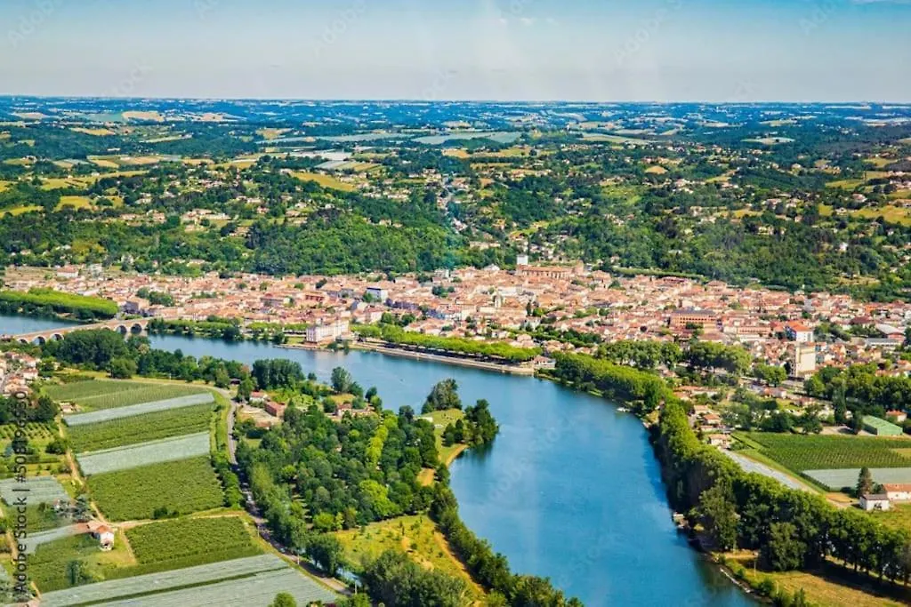 La Villa Des Muriers Tres Spacieuse Dans Un Environnement Calme 0*, Malause