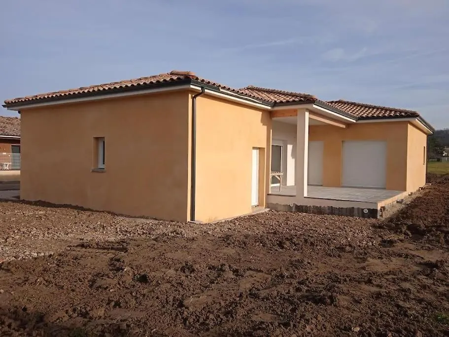 La Villa Des Muriers Tres Spacieuse Dans Un Environnement Calme