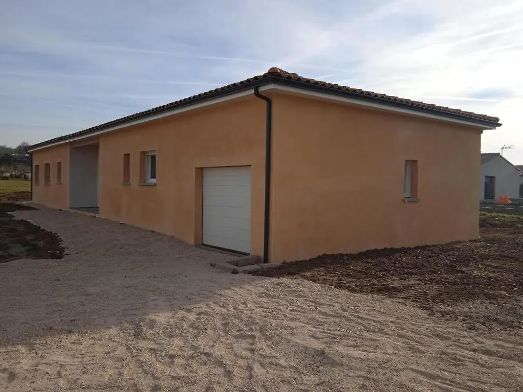 La Villa Des Muriers Tres Spacieuse Dans Un Environnement Calme