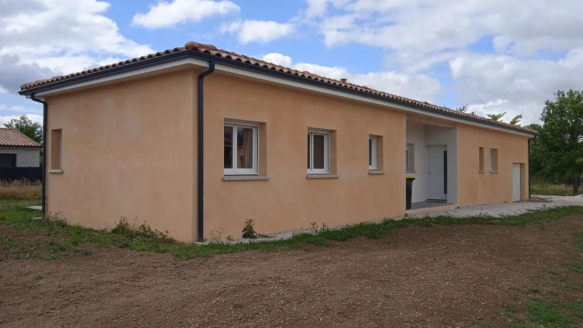 La Villa Des Muriers Tres Spacieuse Dans Un Environnement Calme